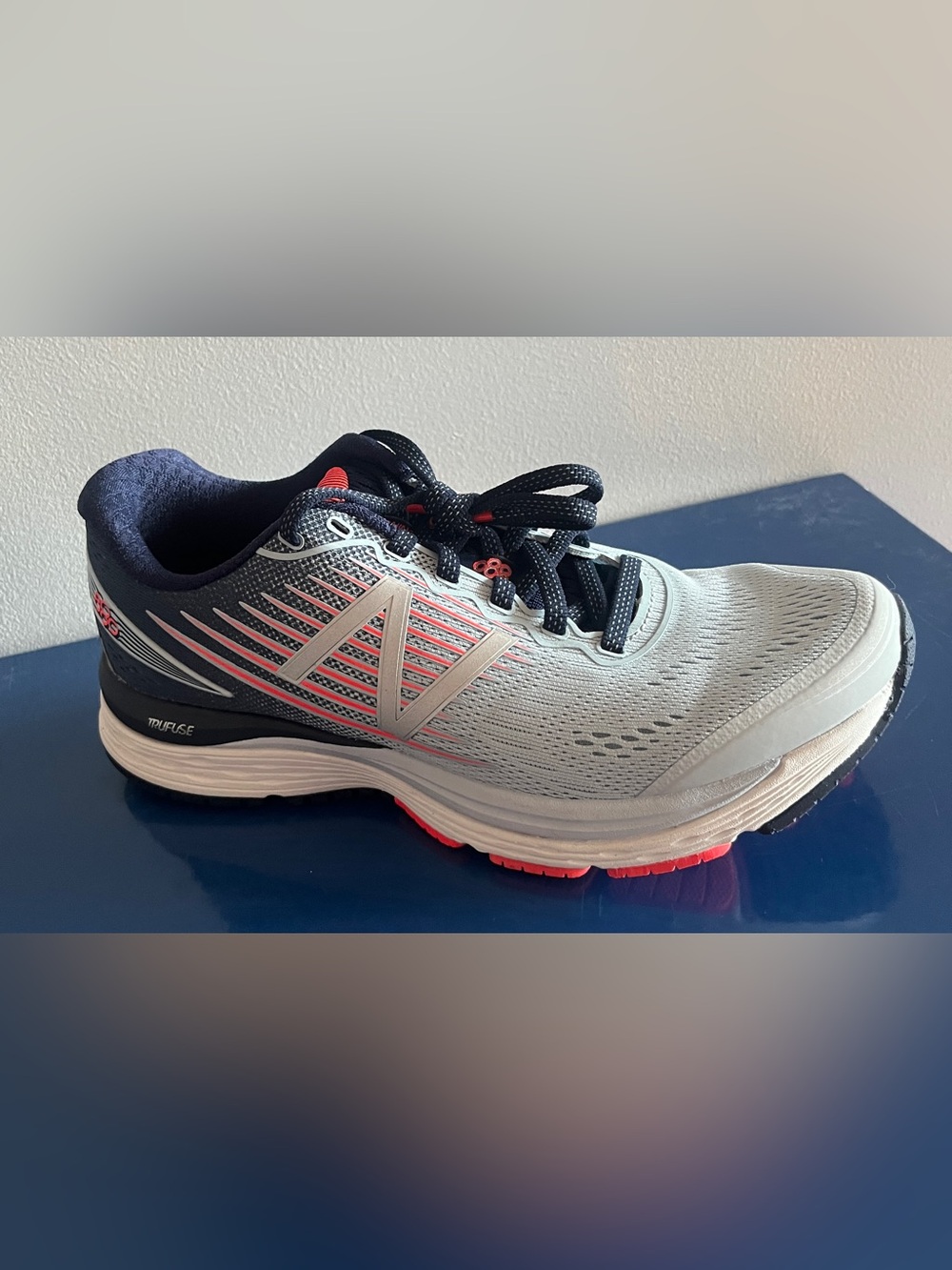 New Balance 880v8 running shoes blue and grey mesh upper with coral accents 7.5